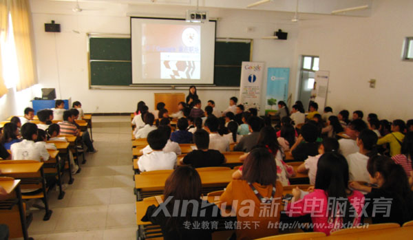 招聘會現場,用人單位介紹公司概況
