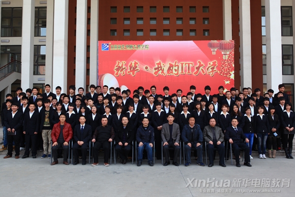 儀式結束后,大家在一起合影留念