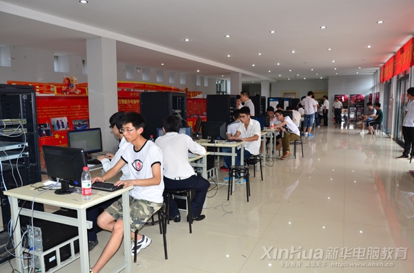 安徽新華電腦專修學院網(wǎng)絡調試大賽決賽現(xiàn)場