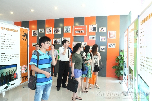 企業(yè)代表參觀電商實(shí)訓(xùn)基地創(chuàng)富中心