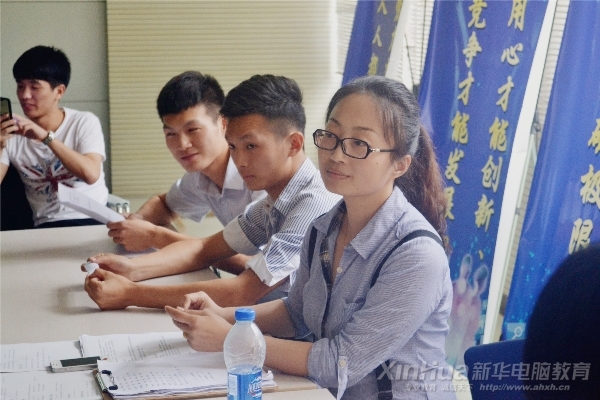 導師蔡善媛和學生一起做面試官