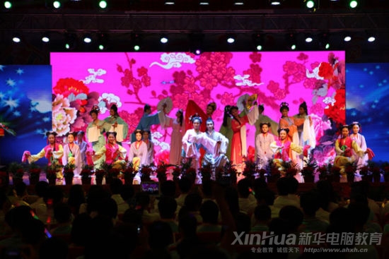 學(xué)生帶來(lái)的戲曲聯(lián)唱《徽風(fēng)皖韻》