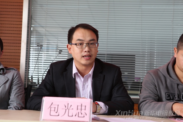 創業培訓師代表包光忠在開班儀式上講話
