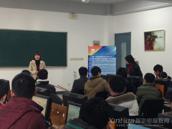 另有企業(yè)紛紛趕往各大實(shí)訓(xùn)基地招聘人才,圖為動(dòng)漫游戲?qū)嵱?xùn)基地招聘現(xiàn)場(chǎng)