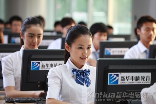 初中畢業去新華學高端電腦技術 人生更精彩