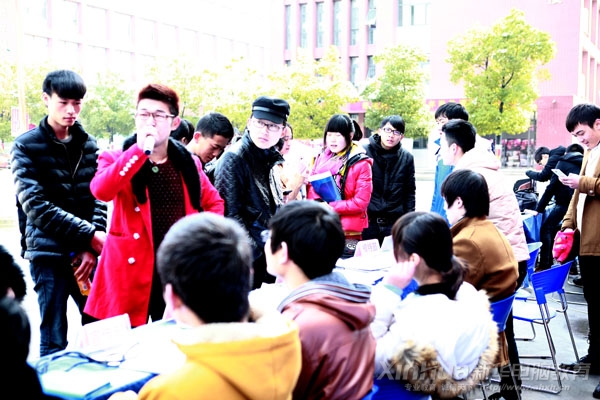 大學生藝術團正在火爆招新